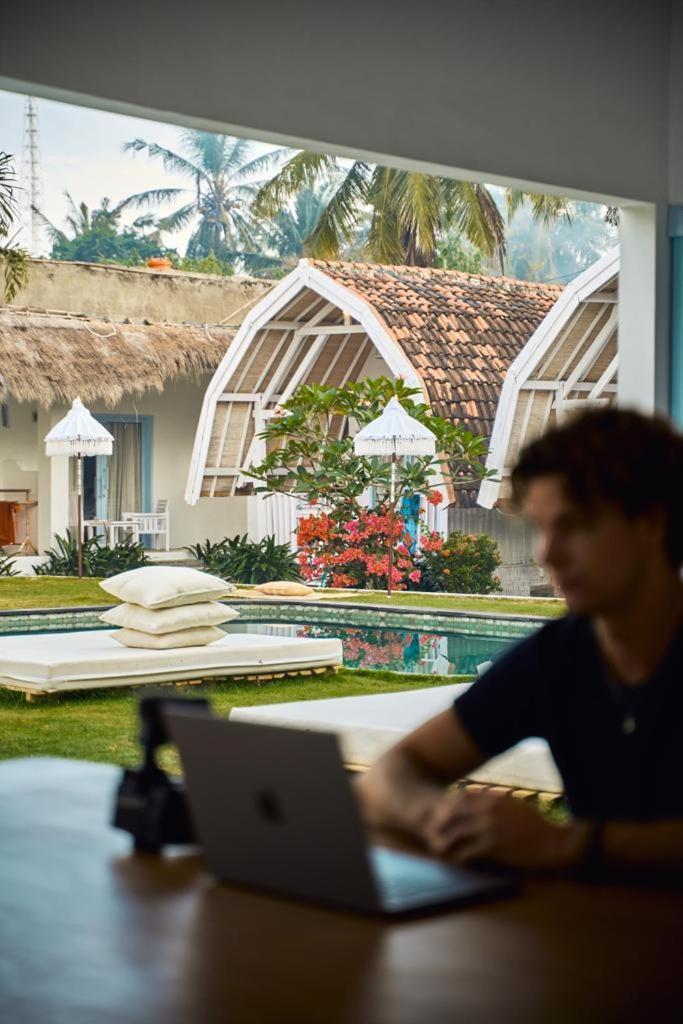 Dream Cowork Hotel Kuta  외부 사진